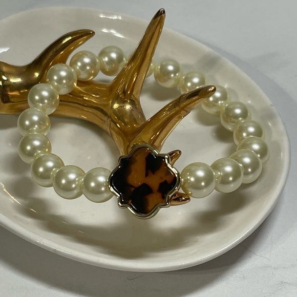 Pearl Stretch Bracelet - Picture 1 of 4